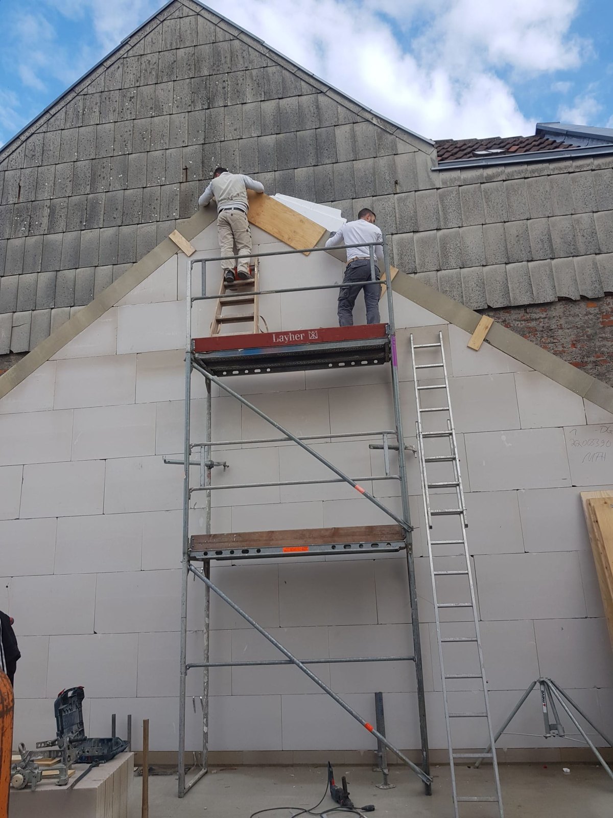 Giebelmauerwerk vom Gerüst aus
